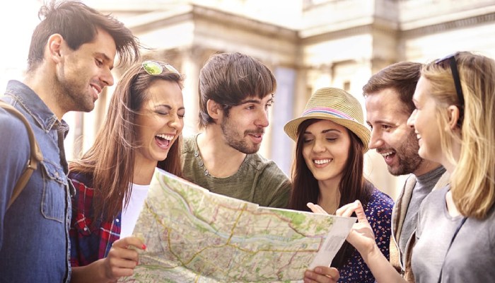 چگونه تورهای آموزشی به پیشرفت فردی کمک می‌کنند؟